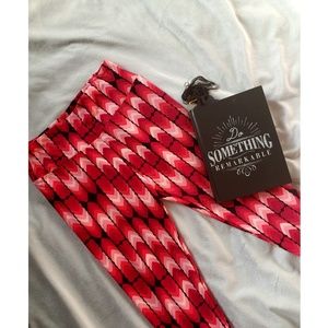2/20 LuLaRoe One Size Fits All Heart Leggings B4